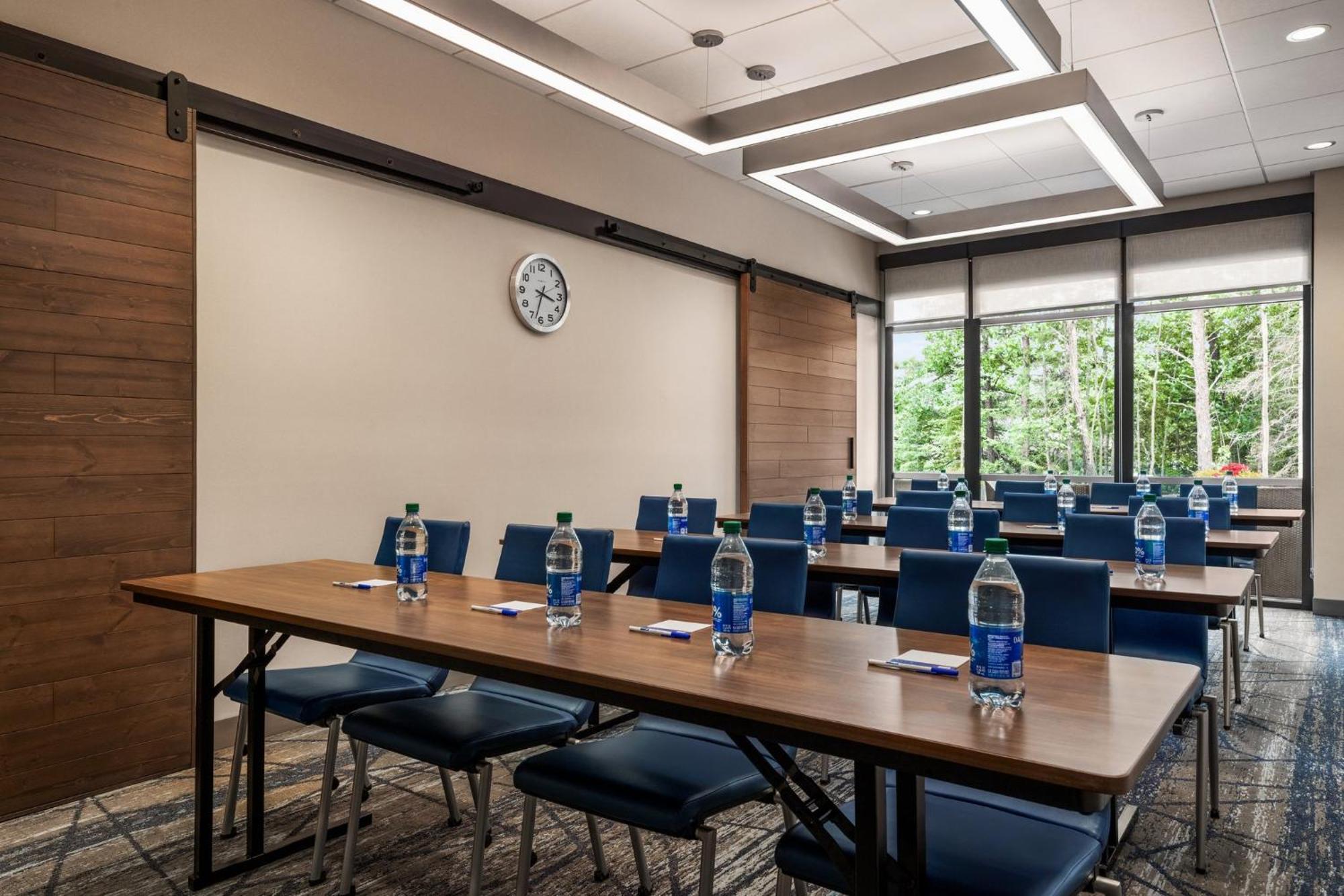 Holiday Inn Express & Suites Rhinelander By Ihg Dış mekan fotoğraf